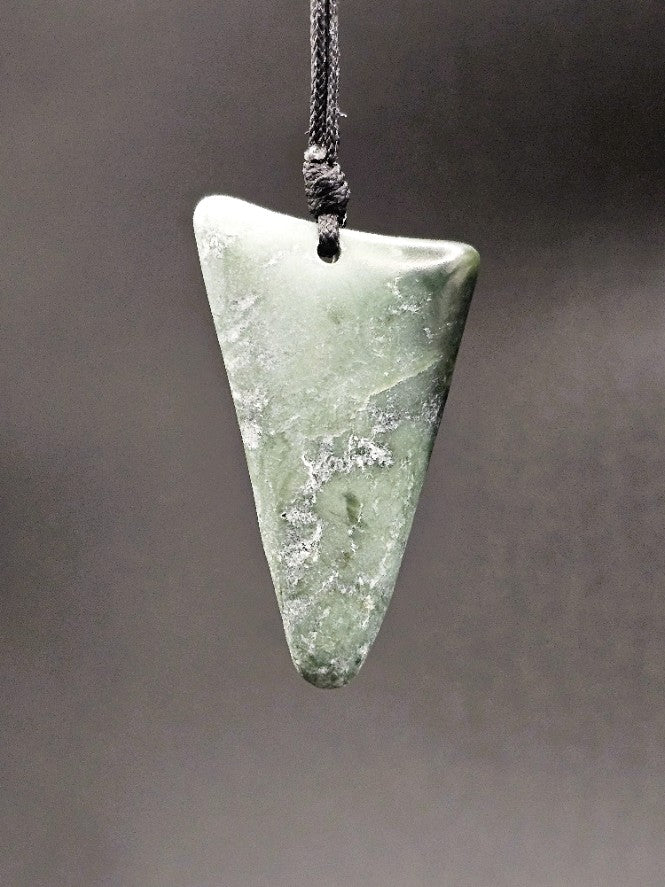 Tumbled Pounamu Niho - Tooth