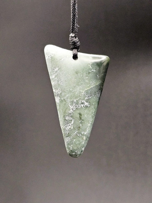 Tumbled Pounamu Niho - Tooth