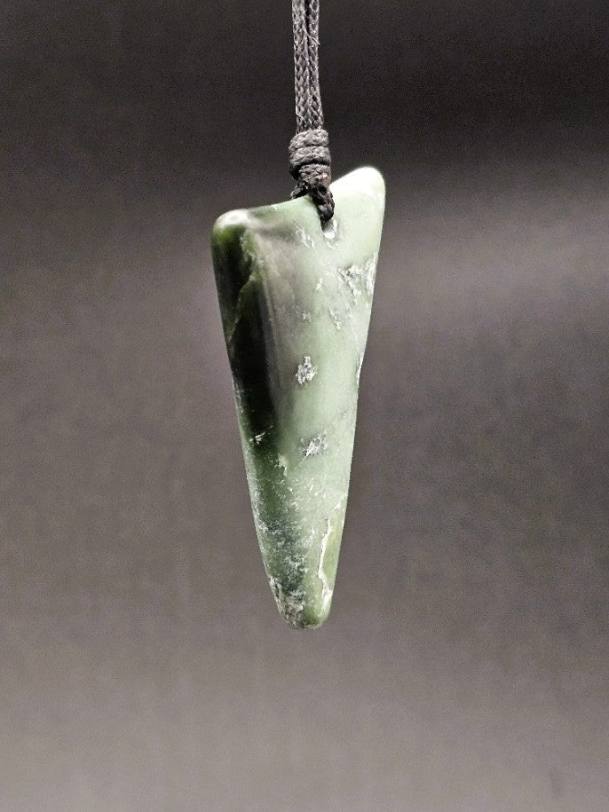 Tumbled Pounamu Niho - Tooth