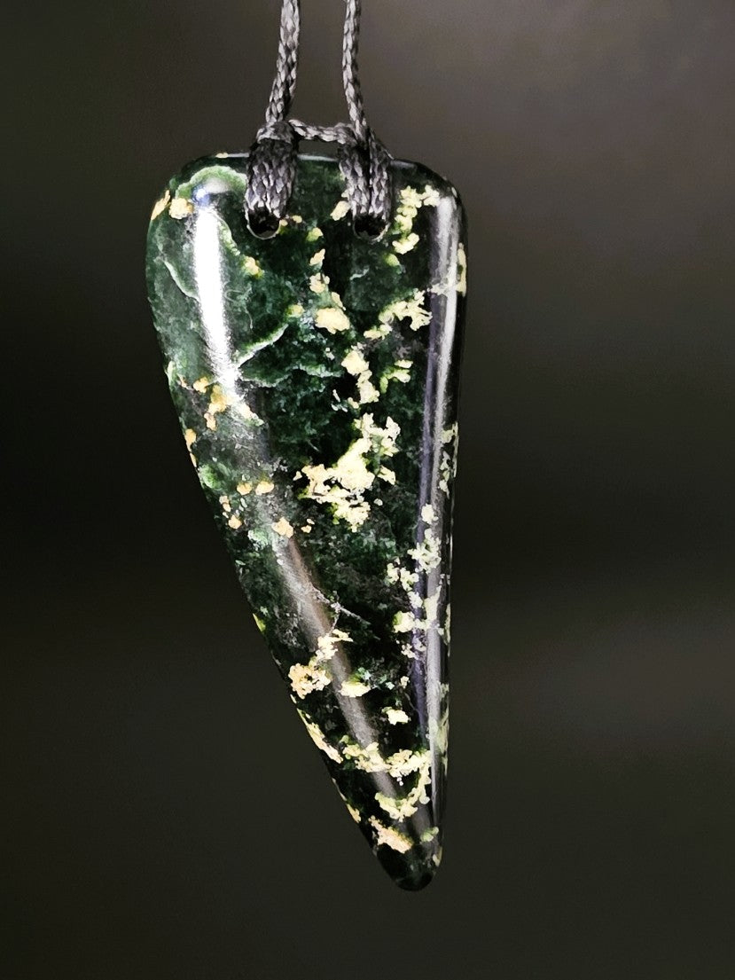 Hand Carved Pounamu Niho - Tooth